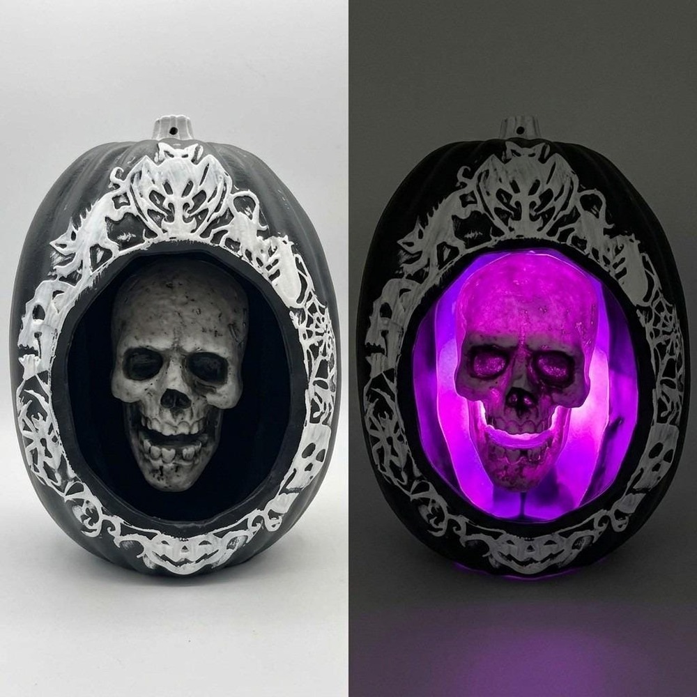 Gemmy Motion Activated Talking Light Up Skull Cameo Pumpkin Halloween Decor